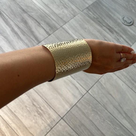 Gold cuff - Picture 8 of 8